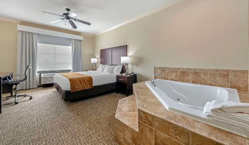 Comfort Inn & Suites Fort Worth – Fossil Creek