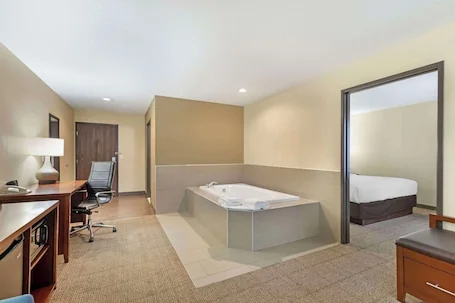 Comfort Suites Cedar Falls Industrial Park