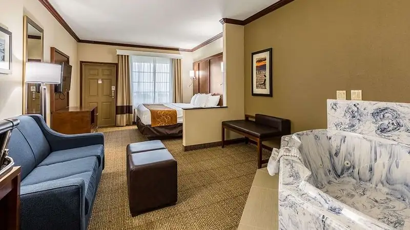 Comfort Suites Galveston Cruise Port Area – Beachside