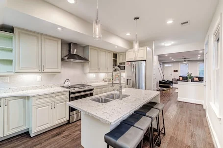 Contemporary, Cozy, & Convenient in Old Town Alexandria