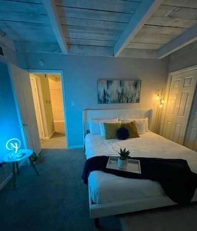 Cozy Beach Loft Walking Distance To The Beach! 🏖️