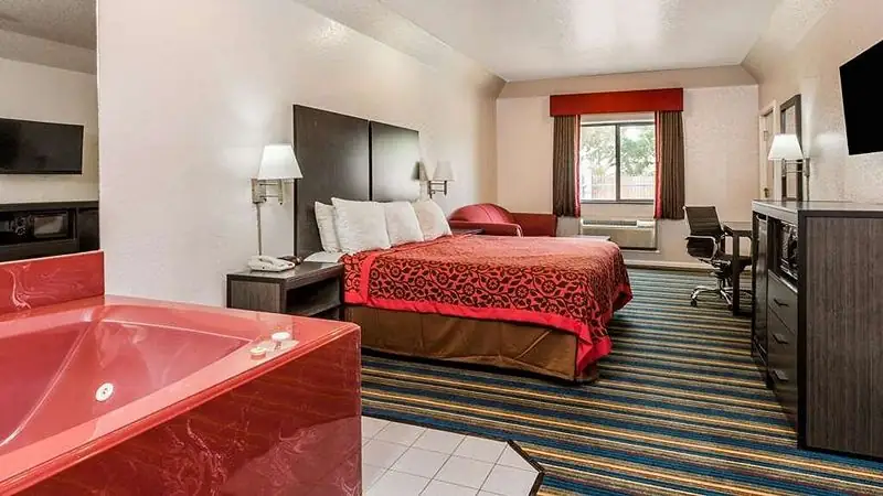 Days Inn by Wyndham Dickinson TX