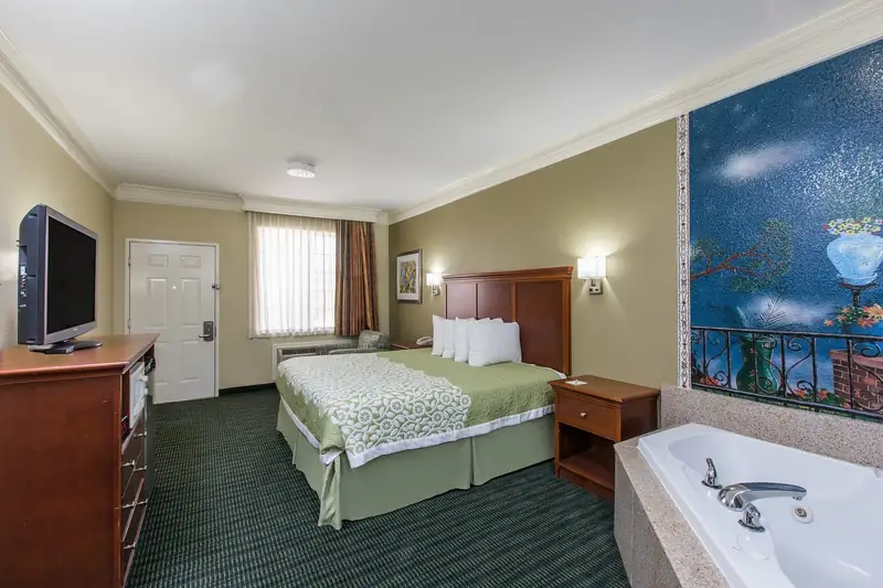 Days Inn & Suites by Wyndham Big Spring