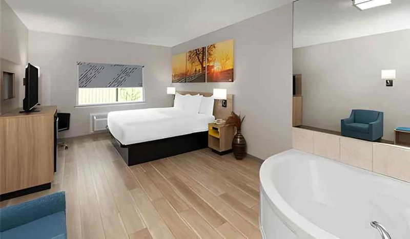Days Inn & Suites by Wyndham Sam Houston Tollway