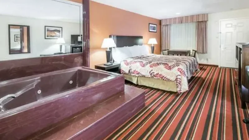Days Inn & Suites by Wyndham Winnie