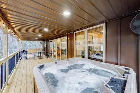Dog-friendly home with a private hot tub, WiFi, pool table, fireplace, & A/C