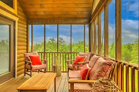 Dog-friendly home with private hot tub, pool table & mountain views