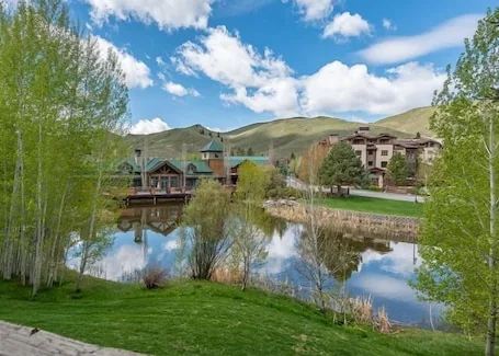 Elkhorn Bluff Condo with Community & Resort Amenities