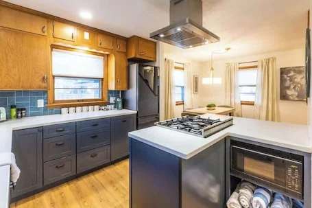 Family Retreat w/ Hot Tub, Game Room in Lincoln