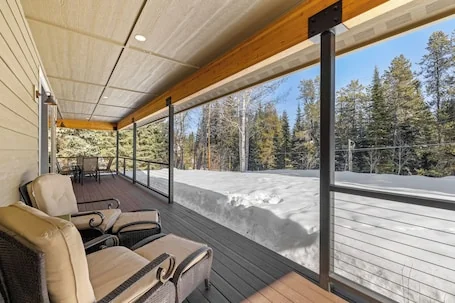 Fun Amok – Warren Wagon Rd – WiFi – Large driveway – Hot tub