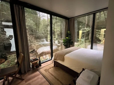 “Glass House” #2 – Modern Mirror Home w/ Hot-tub