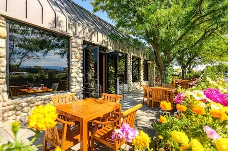 Grand Vista Hotel