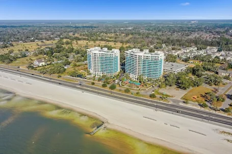 Gulfport-Biloxi Retreat ★ 3BR ★ 2 Pools ★ Hot Tub ★ PS5 ★ Xbox ★ Wi-Fi ★ Clean