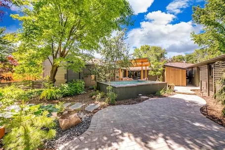 #HabitueHomes – The East End Retreat – King Bed, EV Charger, Natural Spring Pool!
