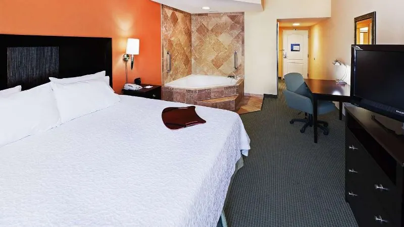 Hampton Inn and Suites Austin – Lakeway