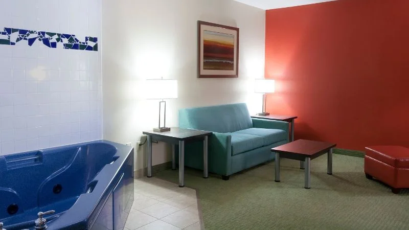 Holiday Inn Express & Suites Brownsville, an IHG Hotel