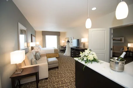 Holiday Inn Express & Suites Denver South – Castle Rock by IHG