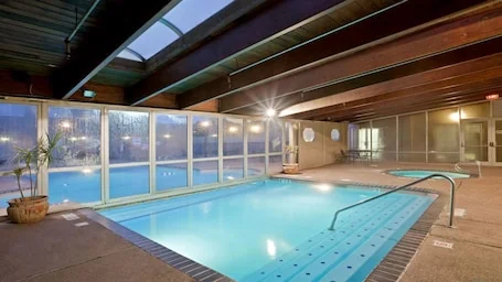 Holiday Inn & Suites Overland Park West by IHG