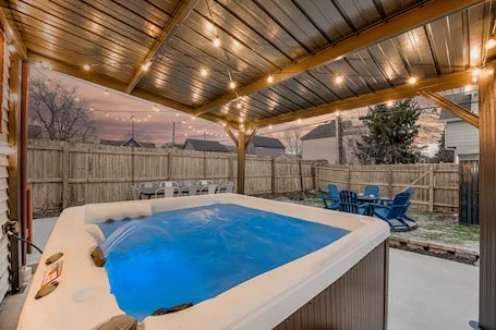 HotTub~FirePit~Games~YogaNook~5 Mins to Downtown