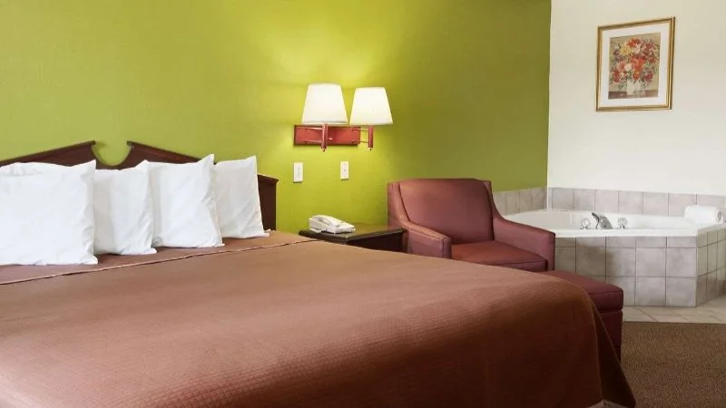Howard Johnson by Wyndham Grand Prairie
