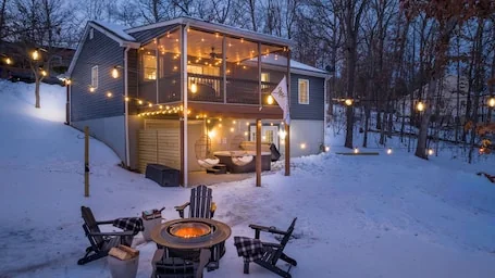 Indoor Sauna, Arcade & Hot Tub – Bryce Resort, Hiking & Shenandoah Wineries