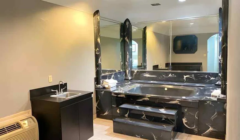 Island Suites Hobby Airport