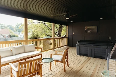 “Ivory Inn” Modern Stay w/ Hot Tub – Greyline