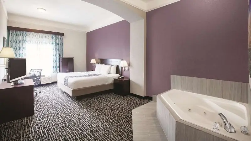 La Quinta Inn & Suites by Wyndham Mansfield TX