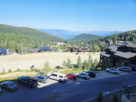 Lake View 2 Bedroom – White Pine 208 Ski-In/Out Condo