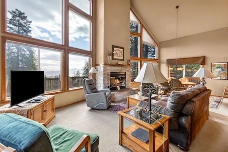 Lakeview Chalet w/ Hot Tub & Central AC