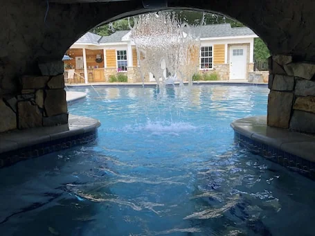 Large Heated Pool & Hot Tub, Near Quantico DAY Parties and Cookouts Welcome