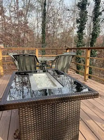 Large Hot Tub – Outdoor Fireplace – Propane Grill – Pet Friendly – WIFI!