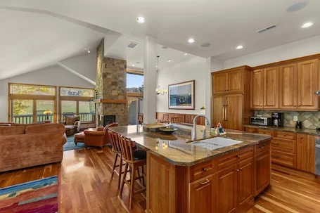 Legends – Simply Perfect Elkhorn Retreat