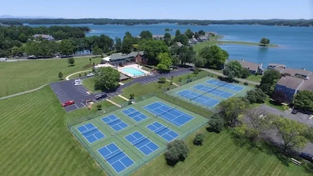Libby’s Lake View on Smith Mountain Lake – Inquire about long term rentals!