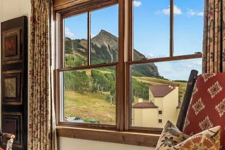 Lodge at Mountaineer Square