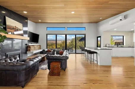 LUX! BEST VIEWS IN BOISE! SAUNA, HOT TUB, CITY & MOUNTAIN VIEWS! 4 BR, SLEEPS 10