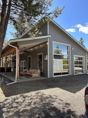 McCall Art House-5 minutes from Lake on 1.6+acres- Art/Hot Tub/Foosball/Arcades