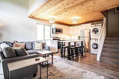 Modern Golf View Condo + Resort Amenities