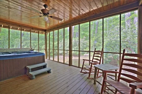 Moose Creek Lodge – The Perfect Romantic Getaway!