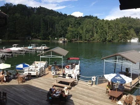 MOUNTAIN LAUREL CHALET: Private 10 Acre Retreat in Helen – GEORGIA WINE COUNTRY!