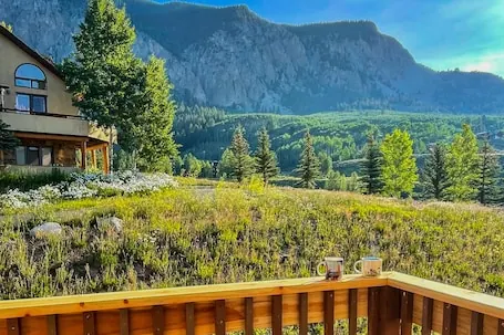 Mountain-view condo with hot tub – drive minutes to slopes & trails