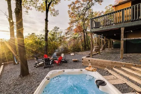 Mountain Views/Hot tub/Sauna/Game Room/Fire Pit