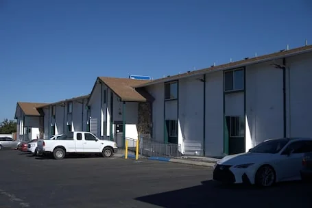 Nampa Inn & Suites