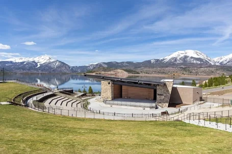 Next to Dillon Marina, Short Walk to Dining and Shops & Mins from Ski Resorts