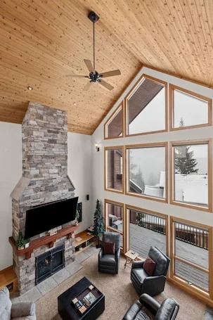 Northwest Passage Retreat Ski-In/Ski-Out + Hot Tub