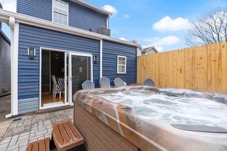 NuLu Hot Tub Urban Retreat: 2 mins to Downtown/Highlands. 10 mins to Expo/Derby!