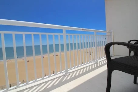 OceanSands Oceanfront Free Bike & Chair Use Aquarium Admission