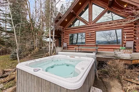 Oden Bay Log Home – Lakefront Retreat with Hot Tub