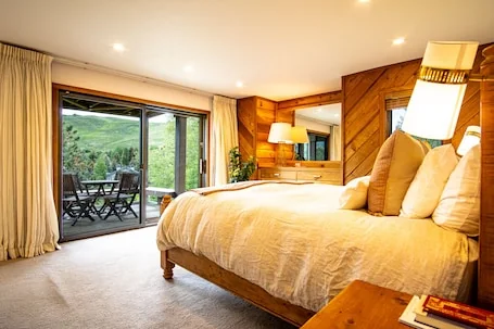 Panoramic Views! Designer`s Condo on Golf Course w/Resort Amenities