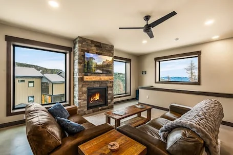 Paradise Condos, Hot Tub, Mtn. Views, Lift .5 Mile